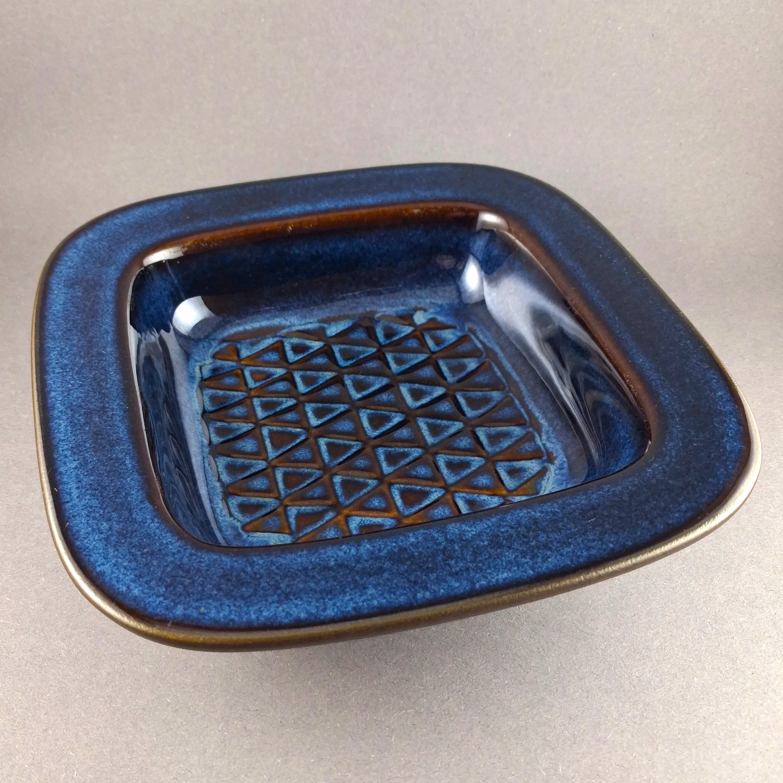 danish-ceramic-bowl-from-soholm-in-darkblue-colour-designed-by-einar-johansen-6a06f1139c6ea.webp