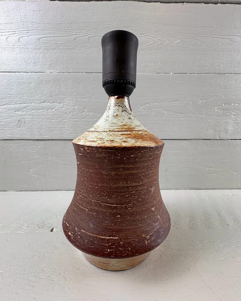 Bo Borgström stoneware table lamp turned to another side, showing the glaze pattern on the conical shoulder