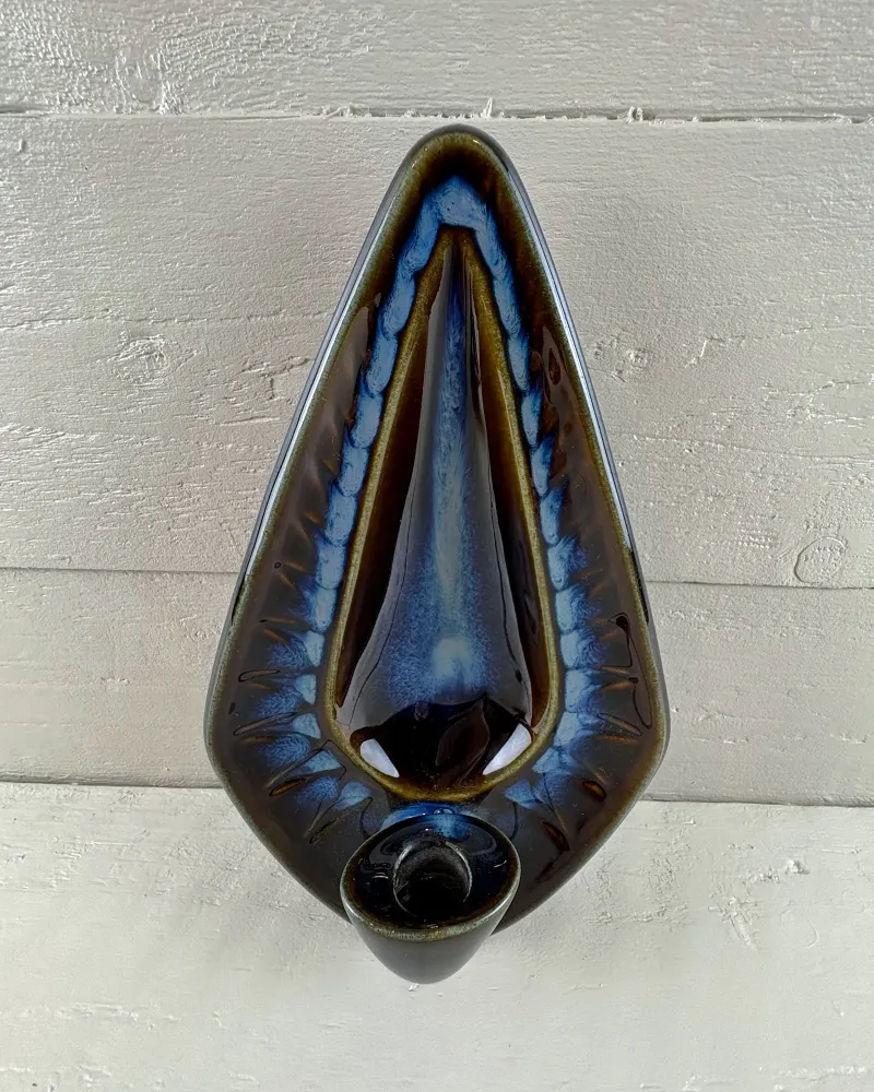 Single Soholm 3351 teardrop wall candle holder with deep cobalt centre and incised feather border