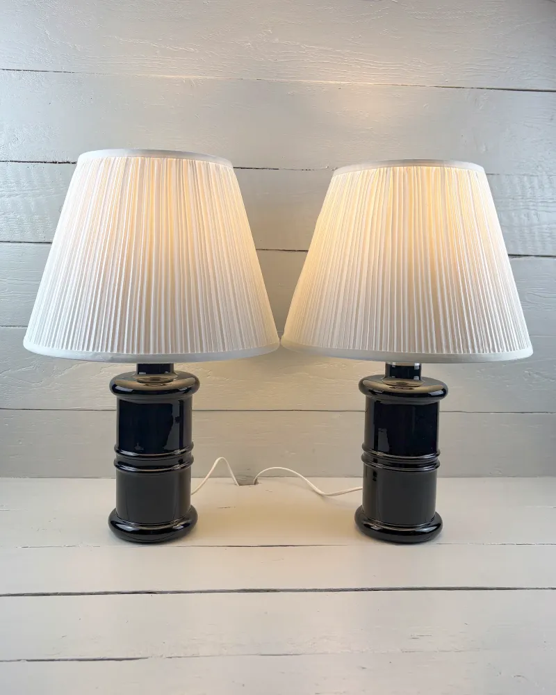 Two Holmegaard Apotheker table lamps with pleated white shades, front view; shades are illustrative only