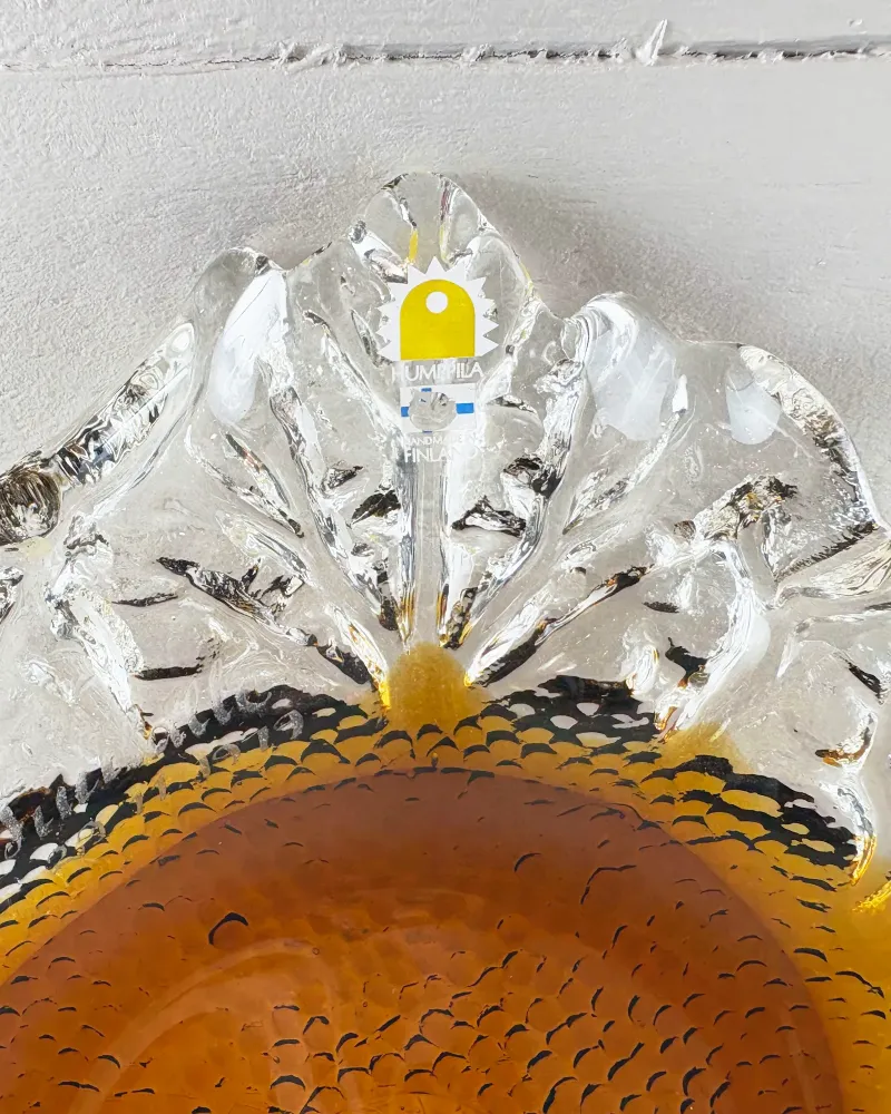 Close-up of original Humppila Handmade in Finland foil label on the clear leaf rim of the Kasvimaalla glass bowl