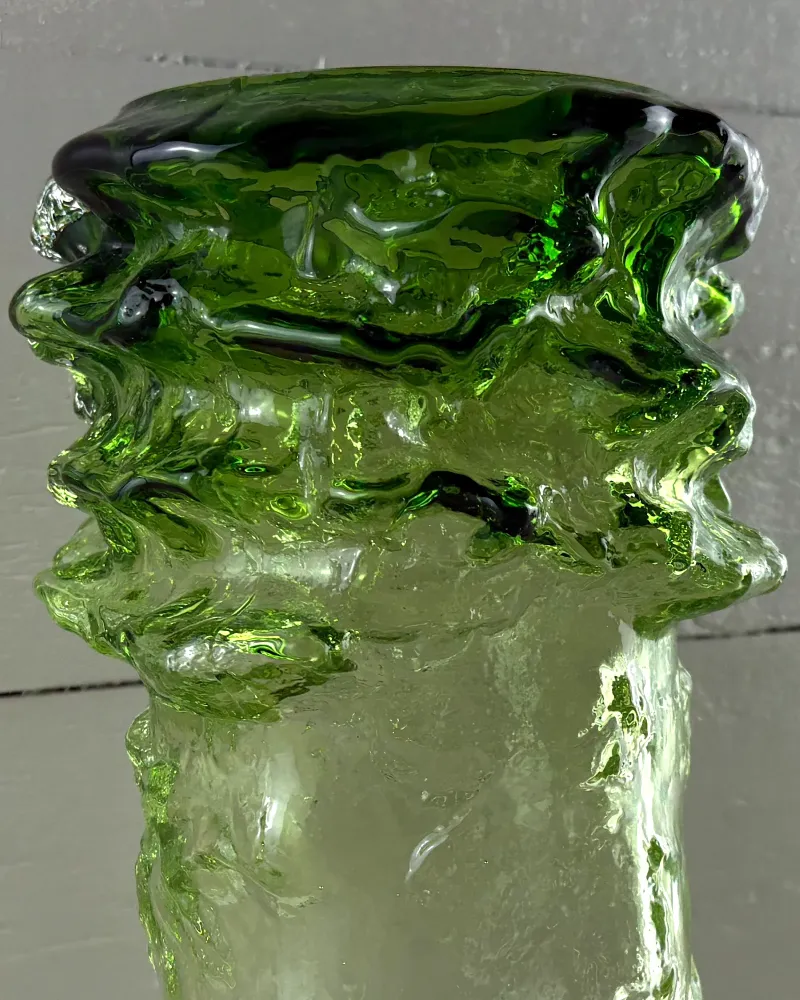 Close-up of the burl-like collar of a 1970s Kumela Pahka vase in deep green textured glass