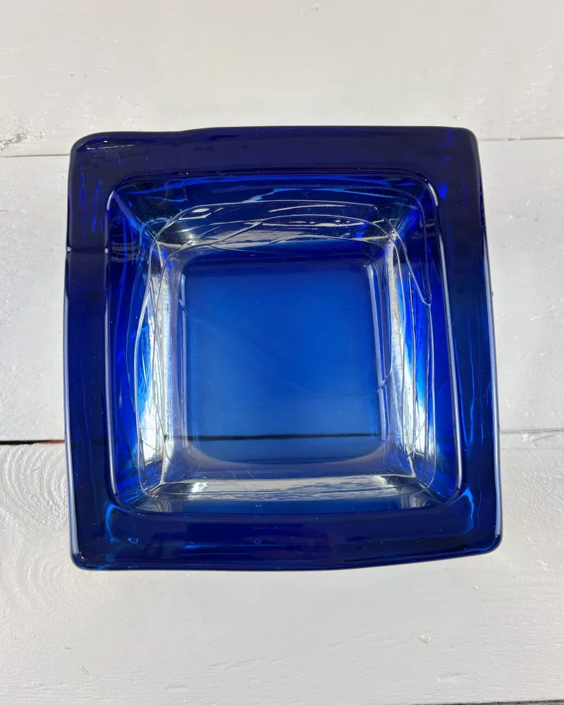 Top view of a Kedelv Sargasso glass bowl from Reijmyre, cobalt blue walls around a pale blue floor