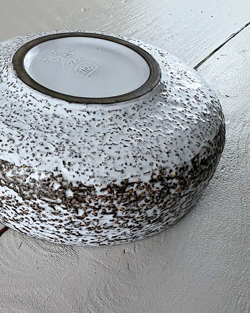Textured white glaze with dark brown speckles on the exterior of a Mari Simmulson Upsala-Ekeby Gloria bowl