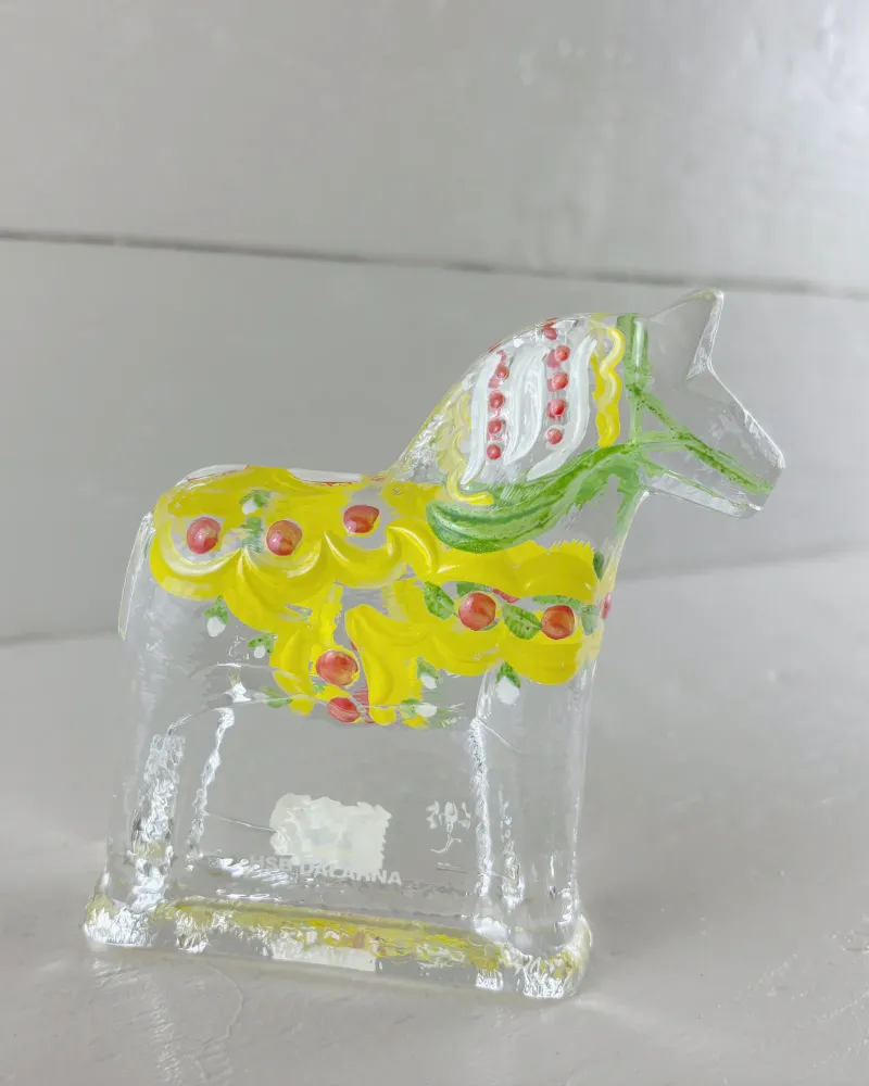 Reverse side of the Lindshammar glass Dala horse with a faint HSB Dalarna mark and a label residue