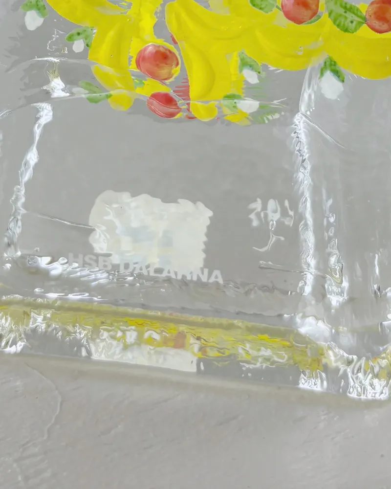 Residue of a removed paper label above an HSB Dalarna mark on the base of the glass Dala horse