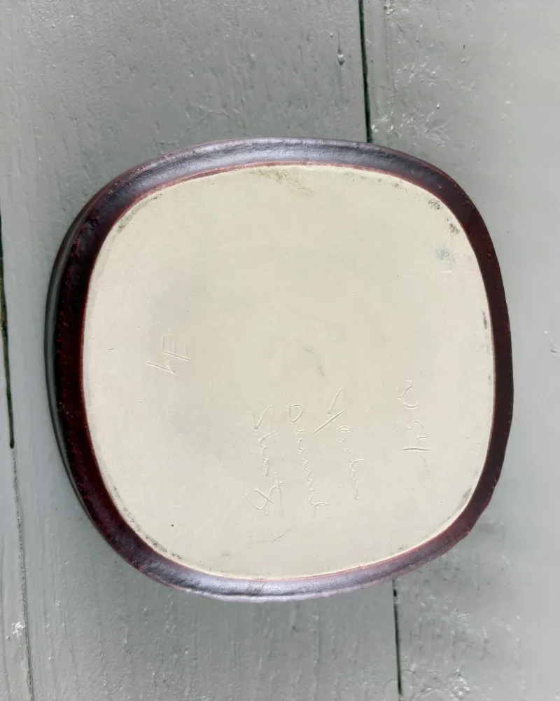 Unglazed base of Soholm stoneware bowl 3254 by Einar Johansen with dark reddish-brown edge and incised marks